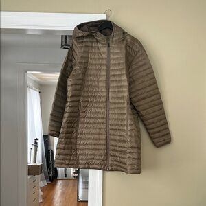 Eddie Bauer women’s Brown puffer Hooded Jacket xxl